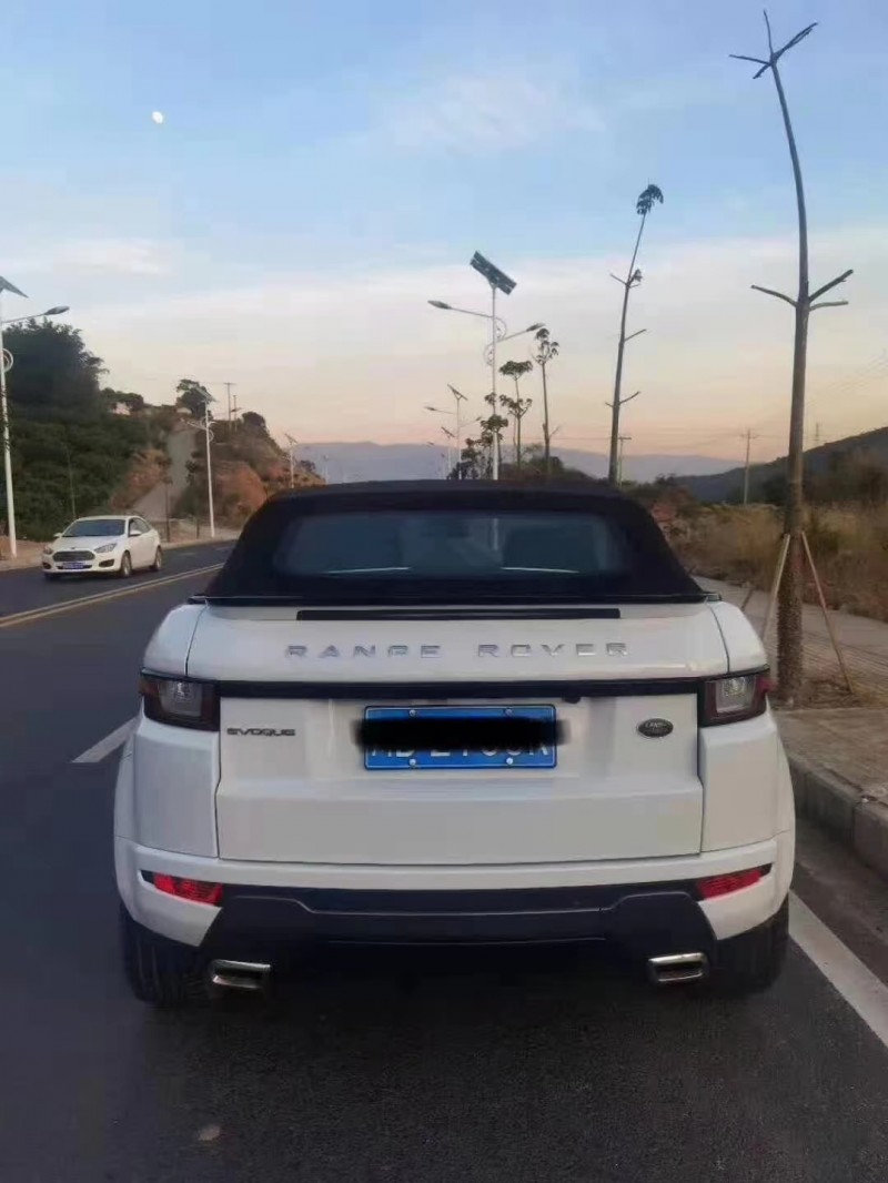 成都18年路虎极光9