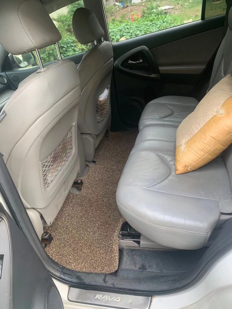 黃石10年豐田RAV42