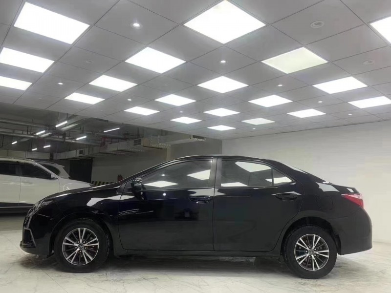 成都16年丰田雷凌7