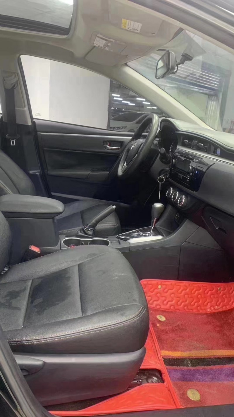 成都16年丰田雷凌3