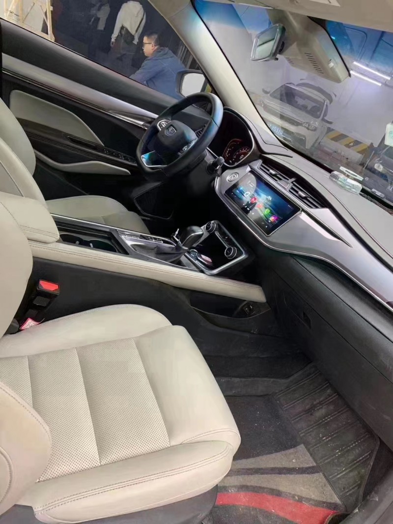 成都19年吉利宾瑞8