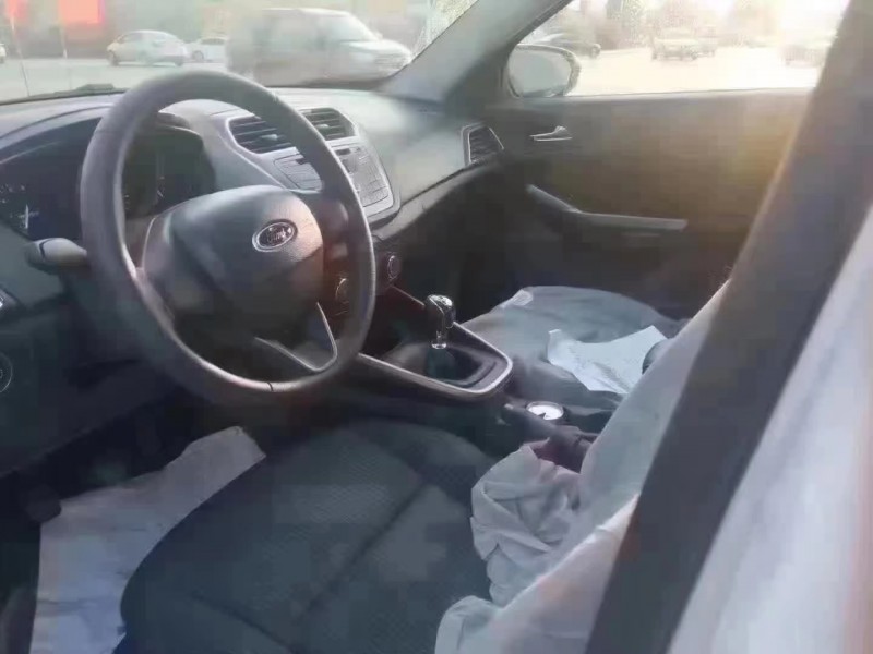 保定20年福特福睿斯6