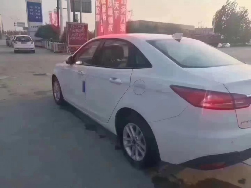 保定20年福特福睿斯8