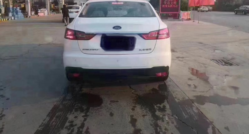 保定20年福特福睿斯9