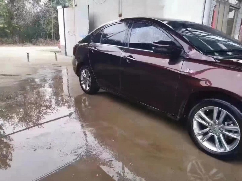 保定17年吉利帝豪5