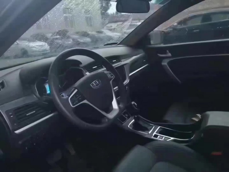 保定17年吉利帝豪1