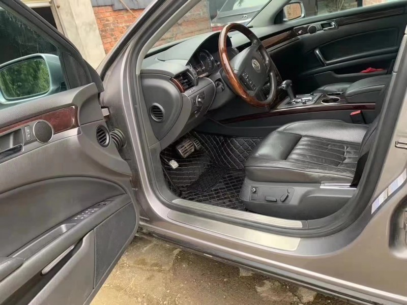 成都09年大众辉腾6