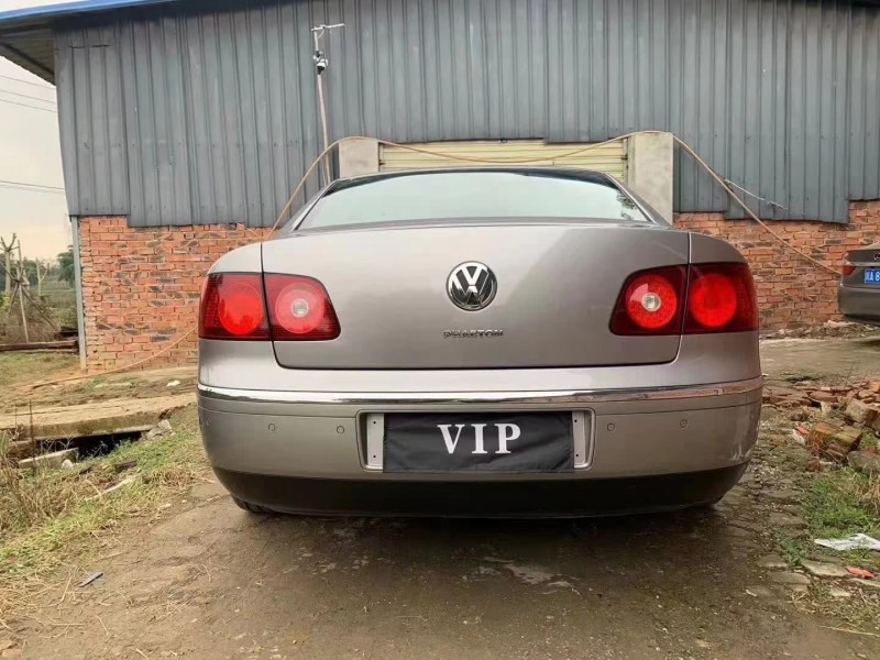 成都09年大众辉腾8