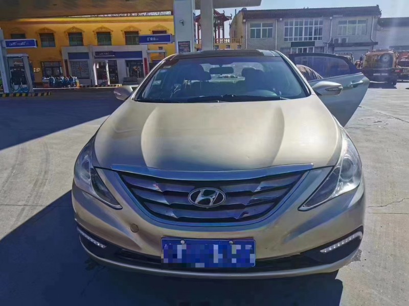 保定12年现代索纳塔八1