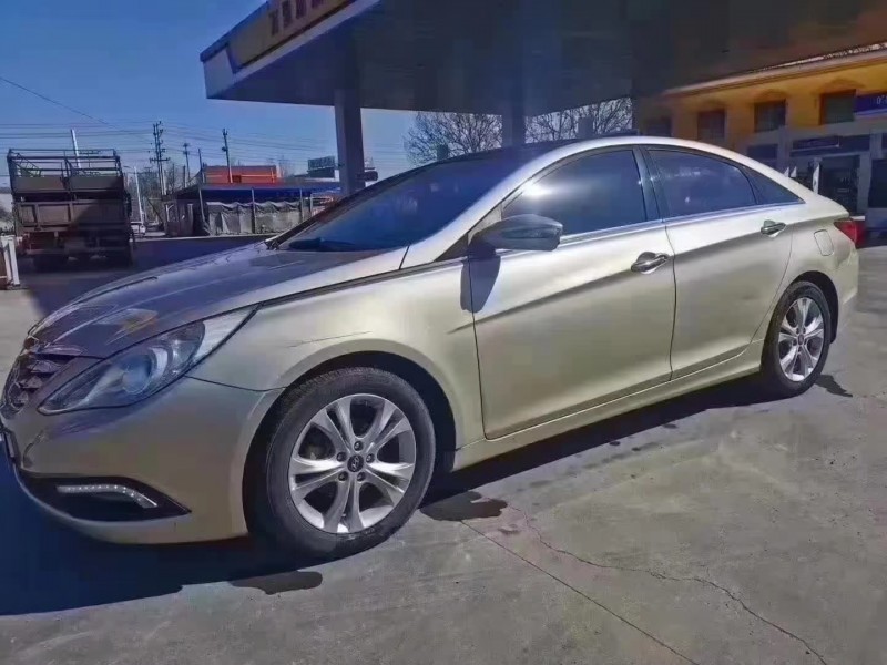 保定12年现代索纳塔八3