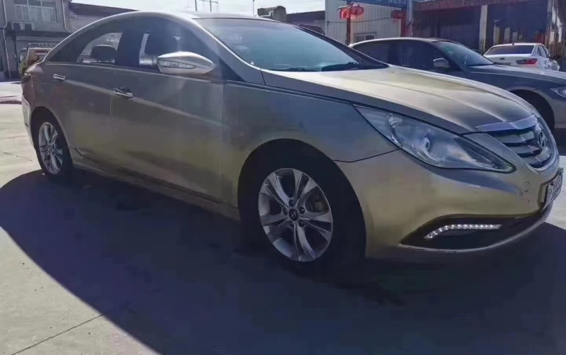 保定12年现代索纳塔八2