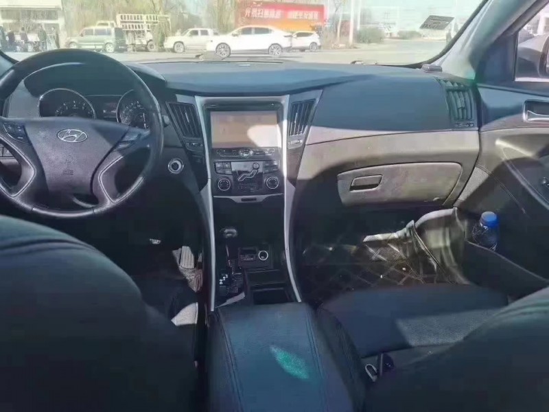 保定12年现代索纳塔八8