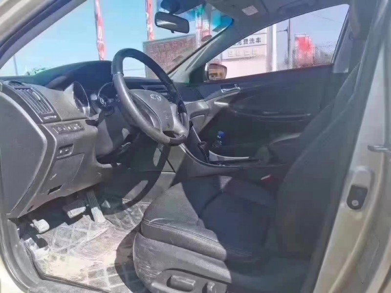 保定12年现代索纳塔八7