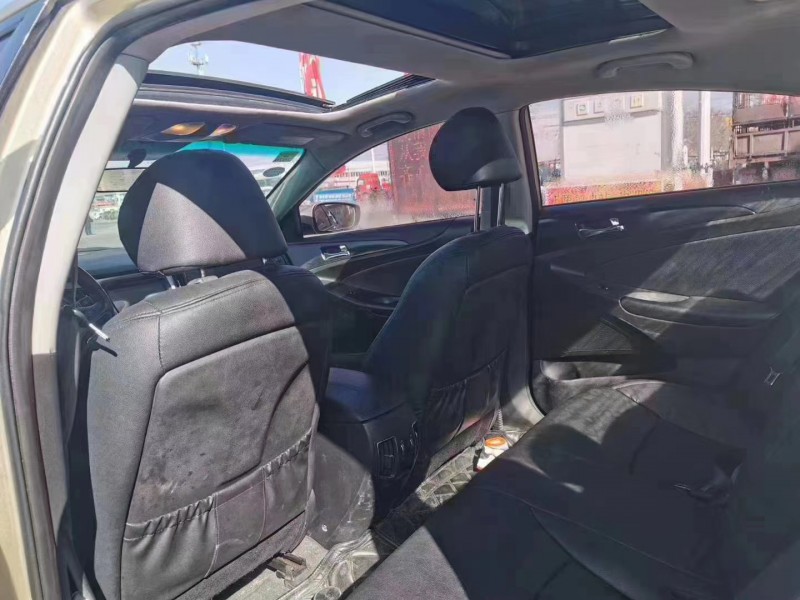 保定12年现代索纳塔八9