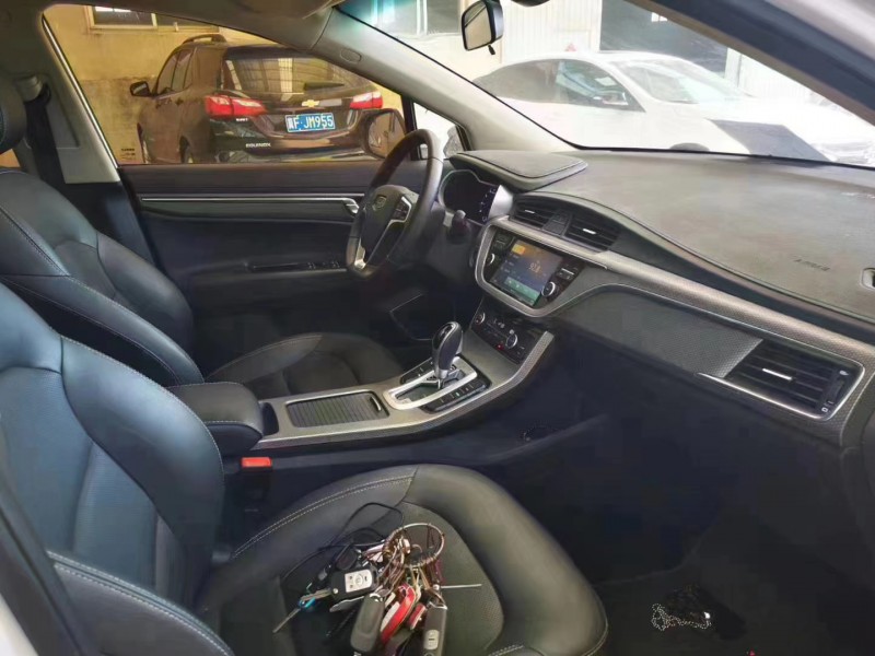 保定18年吉利帝豪GS8