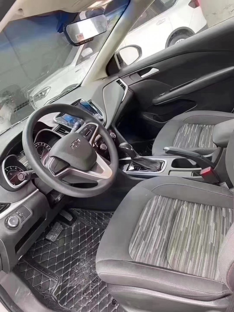 成都19年雪佛兰科鲁泽5