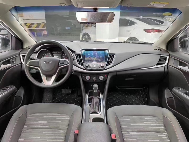 成都19年雪佛兰科鲁泽1