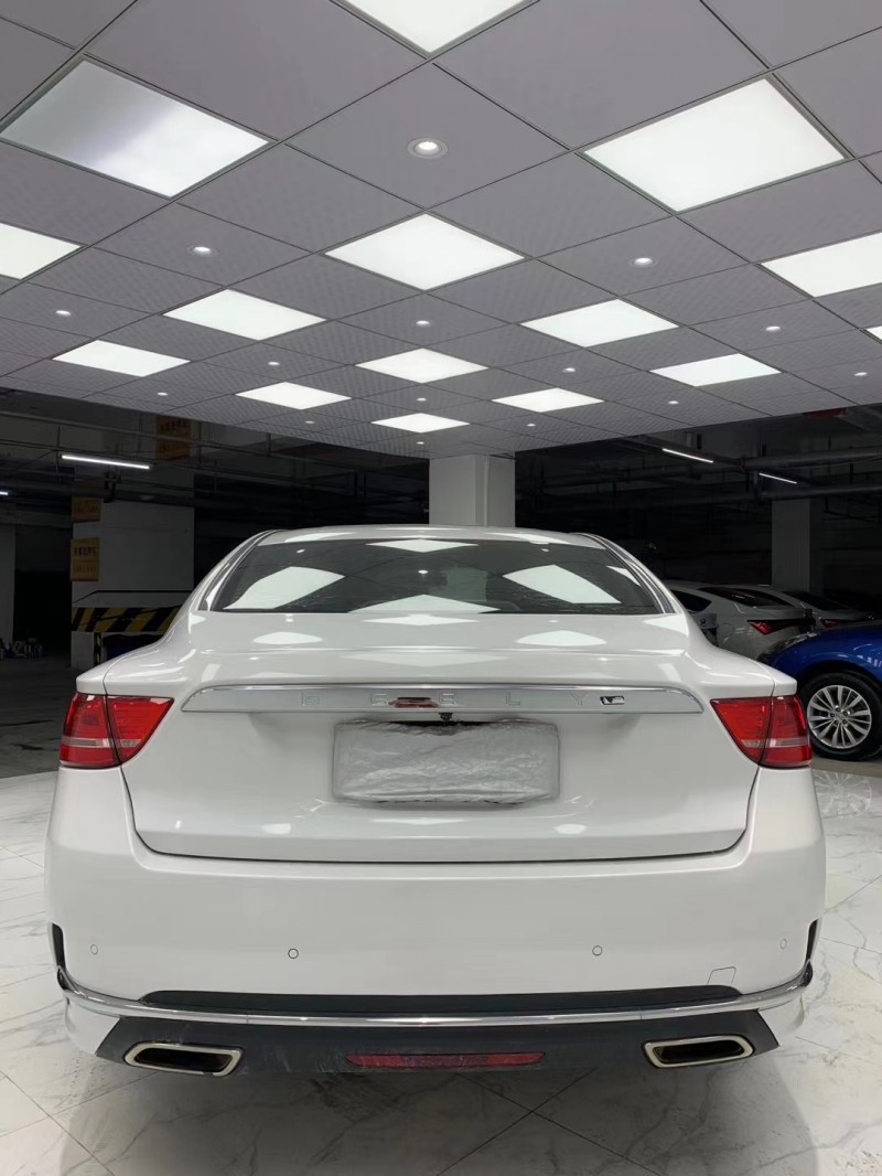 成都18年吉利博瑞5