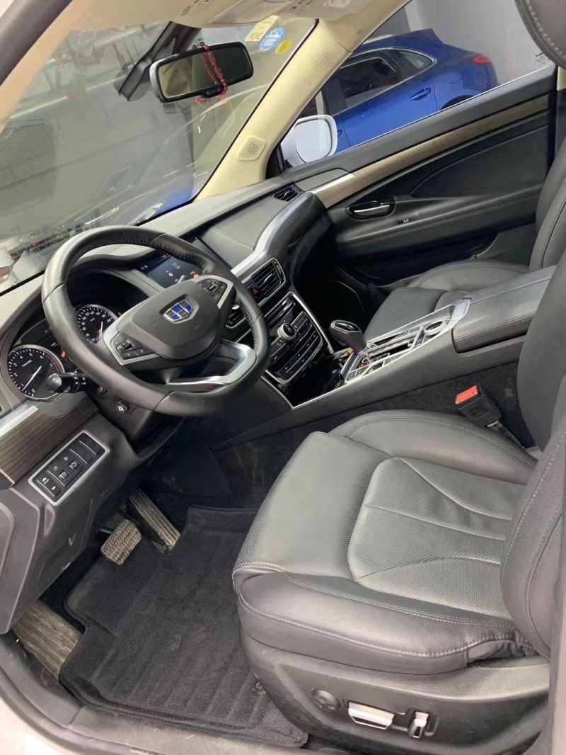 成都18年吉利博瑞4