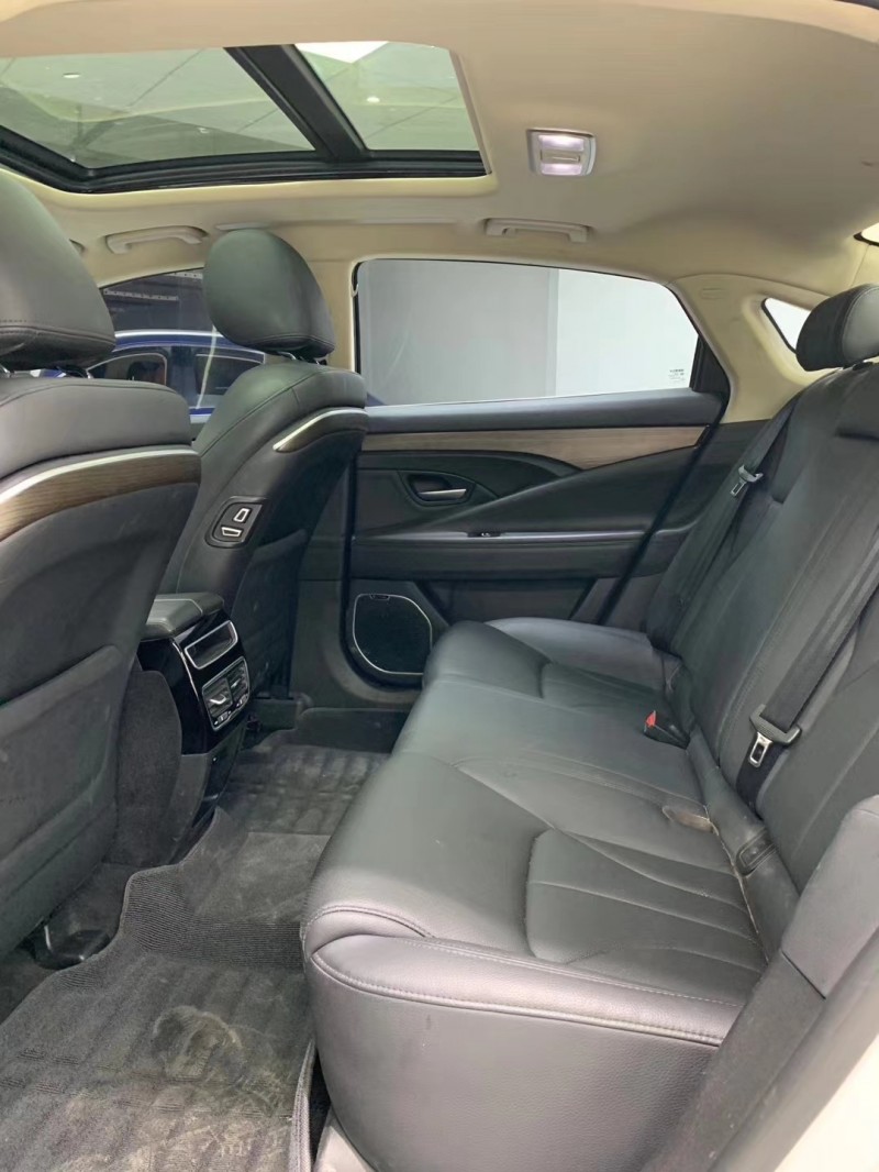 成都18年吉利博瑞9