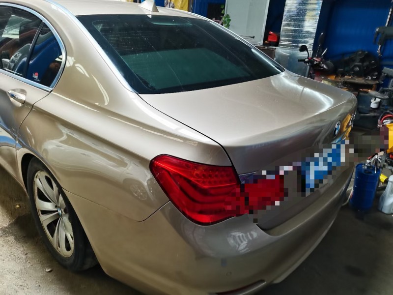 北京11年宝马7系5