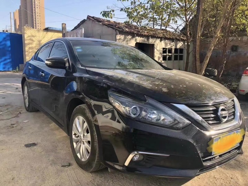 東營17年日產天籟5
