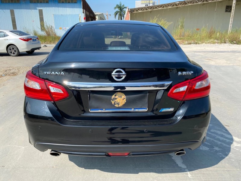 广州18年日产天籁8