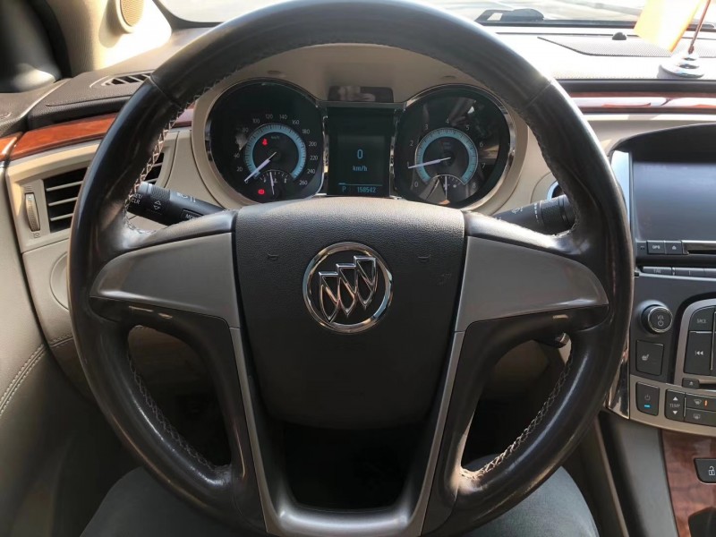 邢台12年别克君越3