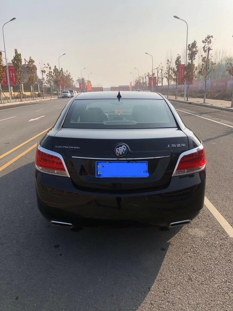 邢台12年别克君越9