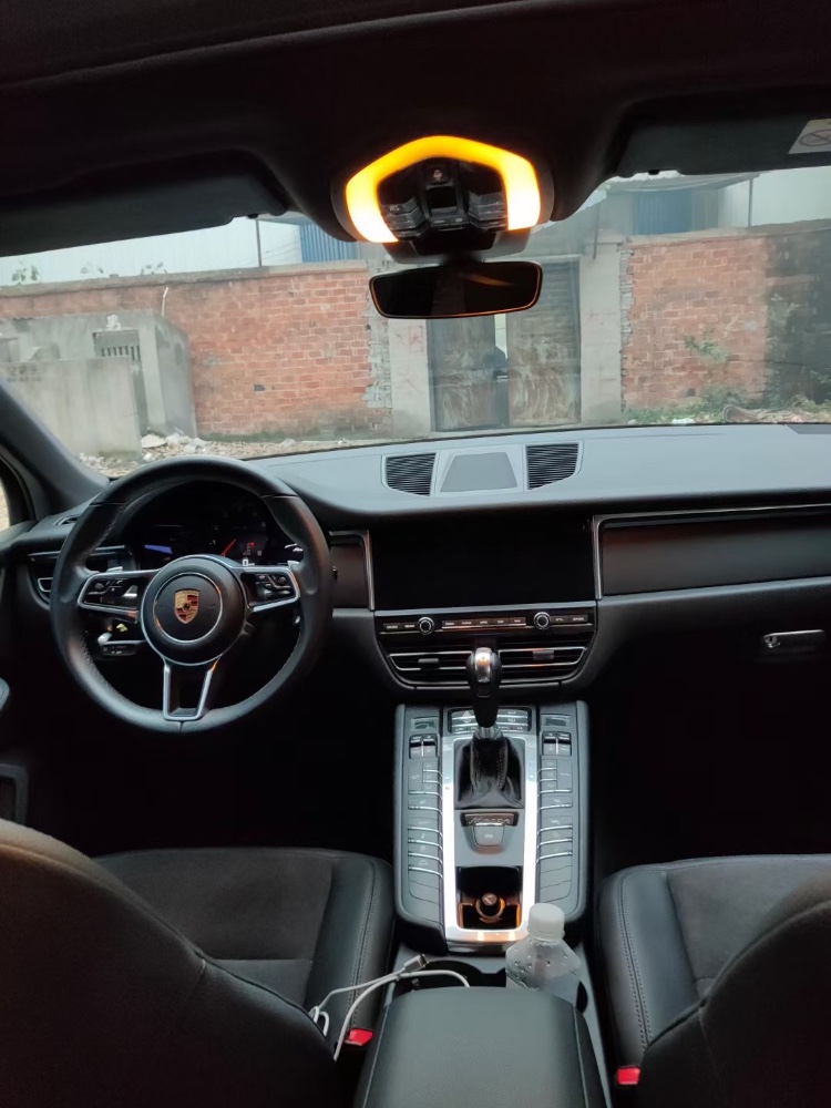 北京19年保时捷卡宴4