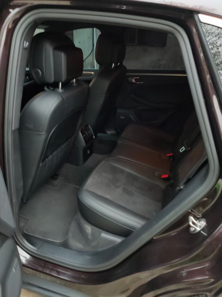 北京19年保时捷卡宴2