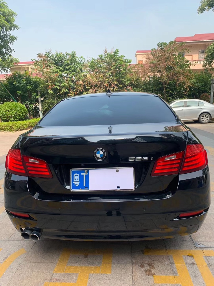 中山17年宝马5系9