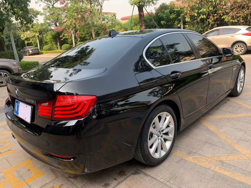 中山17年宝马5系4