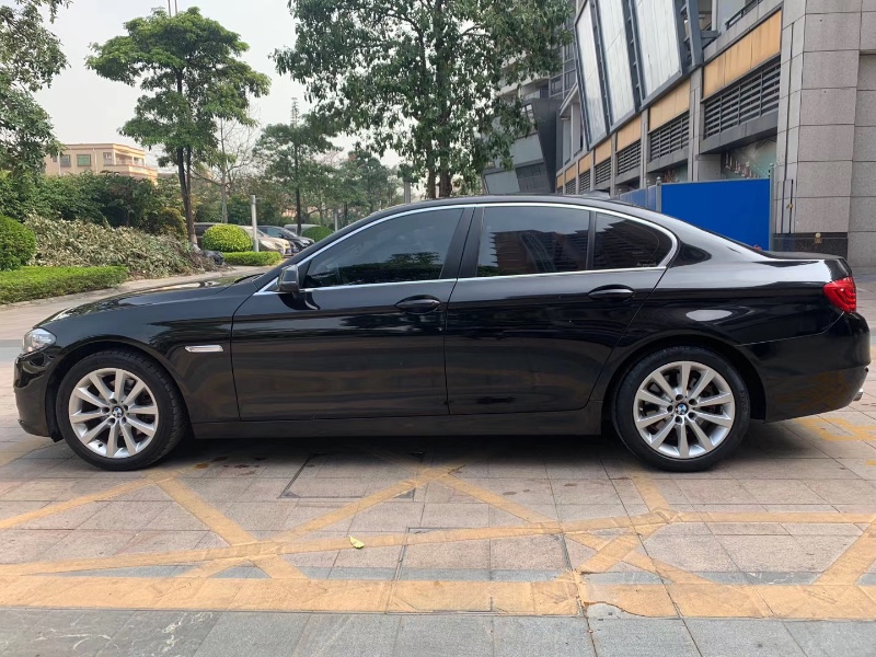 中山17年宝马5系7