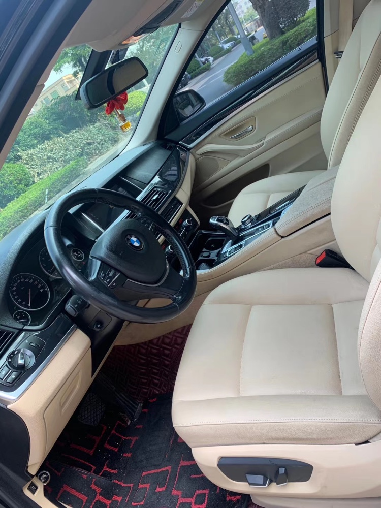 中山17年宝马5系3