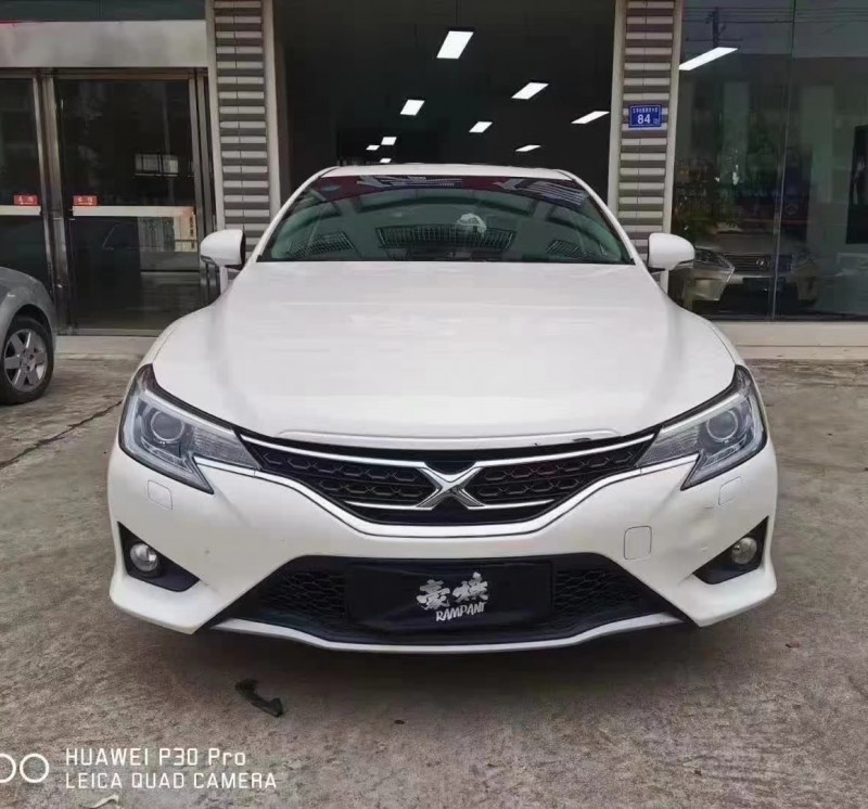 武汉16年丰田锐志1