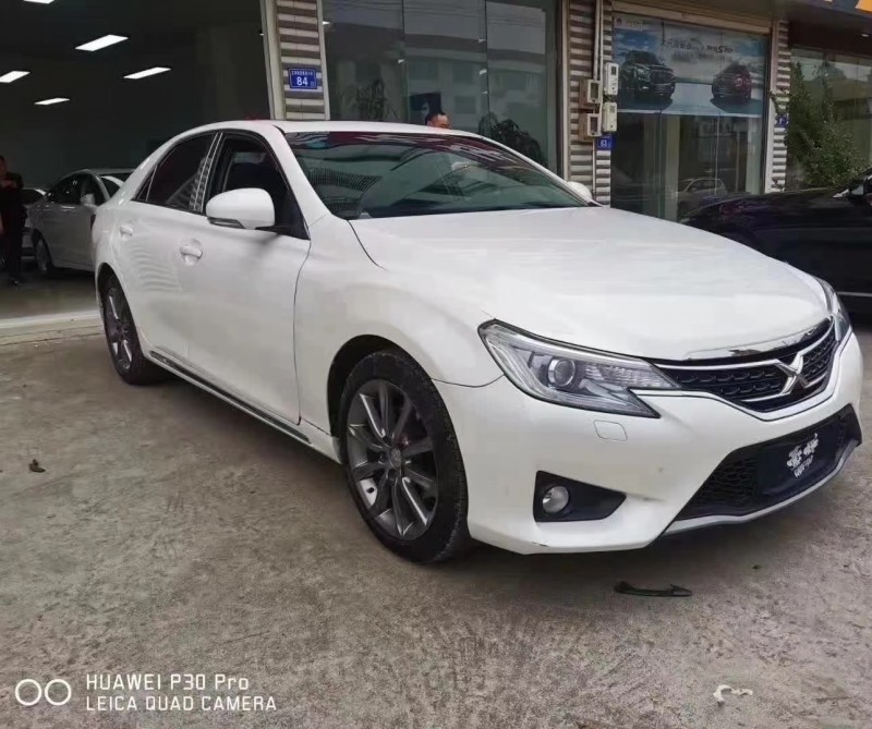 武汉16年丰田锐志2