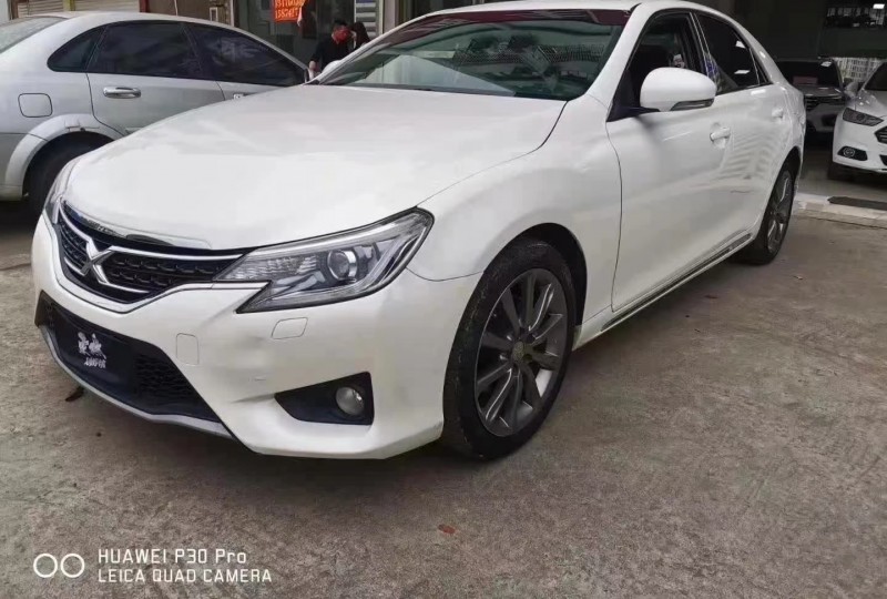 武汉16年丰田锐志3