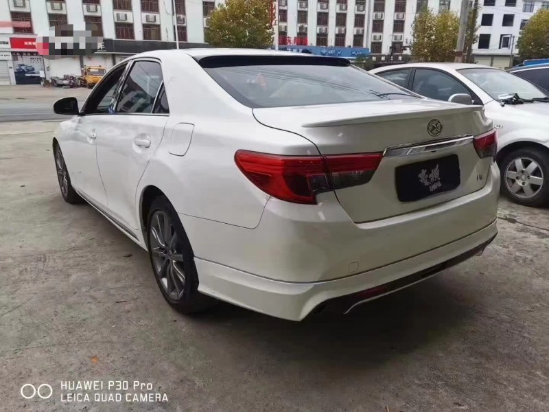 武汉16年丰田锐志5