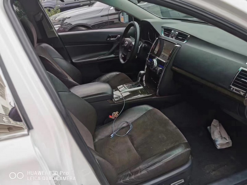 武汉16年丰田锐志9