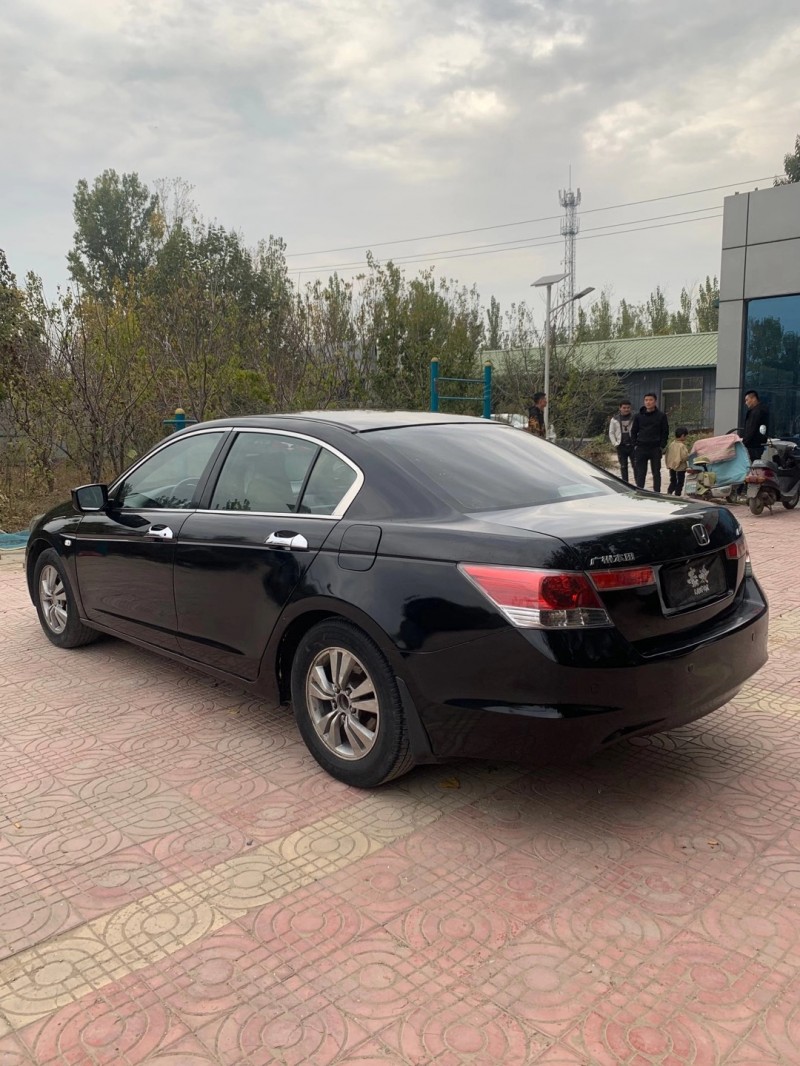 济宁11年本田雅阁4