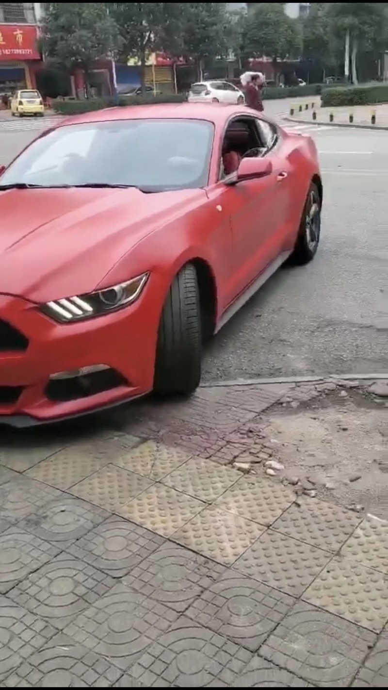 济宁16年福特野马2