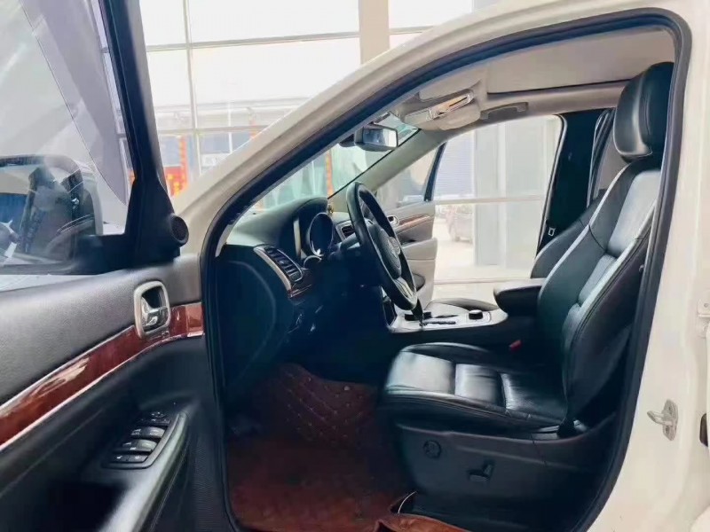 邢台13年Jeep大切诺基6