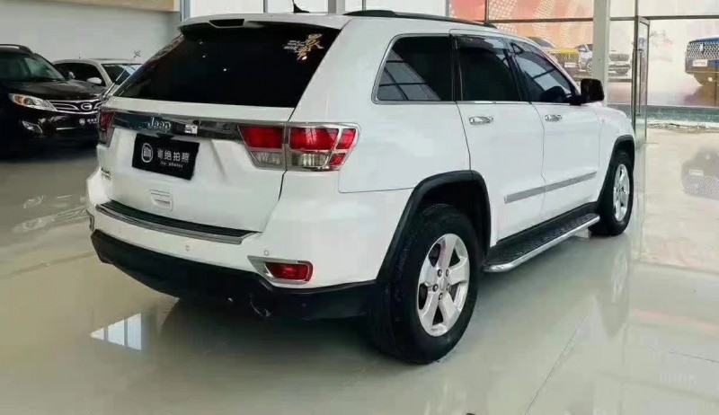 邢台13年Jeep大切诺基2