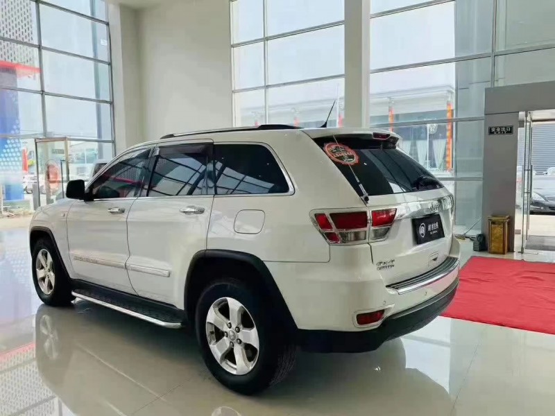邢台13年Jeep大切诺基4