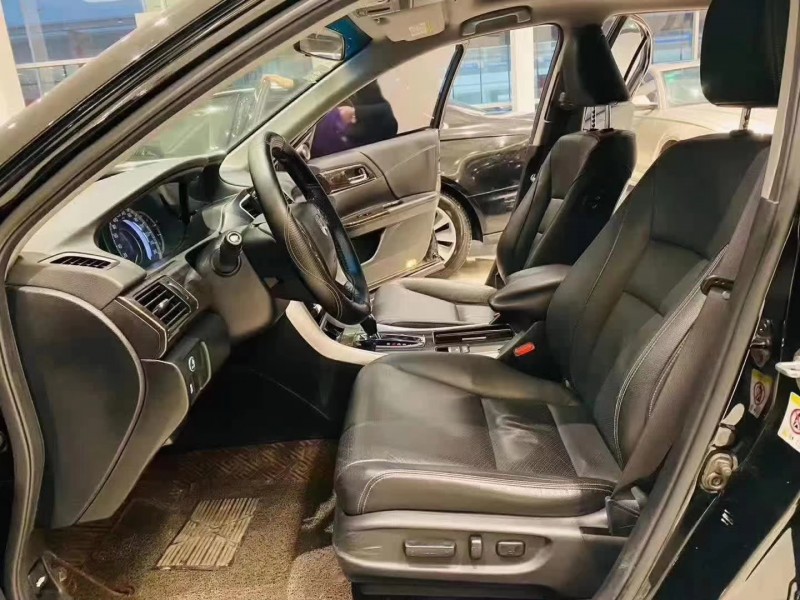 邢台15年本田雅阁5