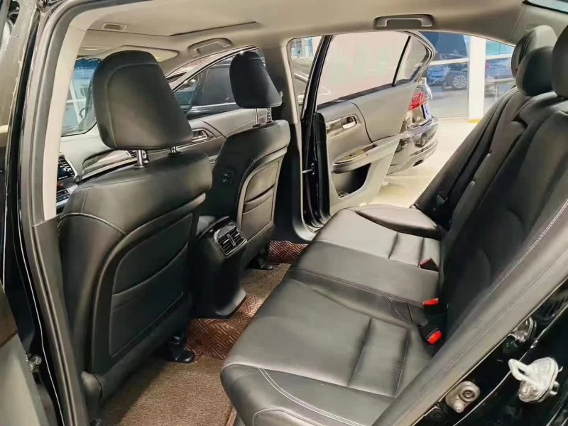 邢台15年本田雅阁4