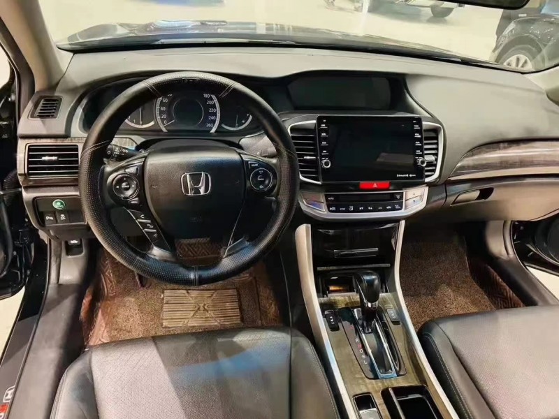 邢台15年本田雅阁3