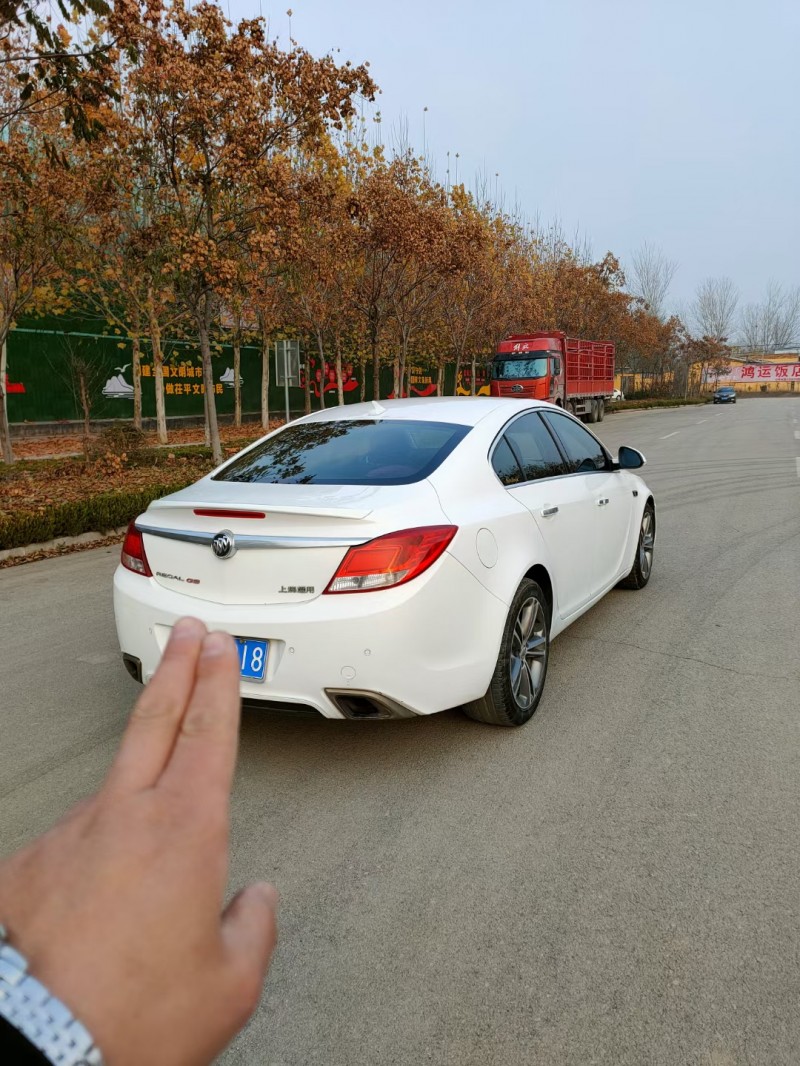 聊城12年别克君威5