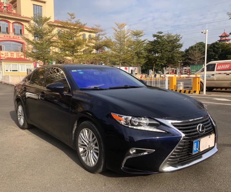 广州16年雷克萨斯ES8